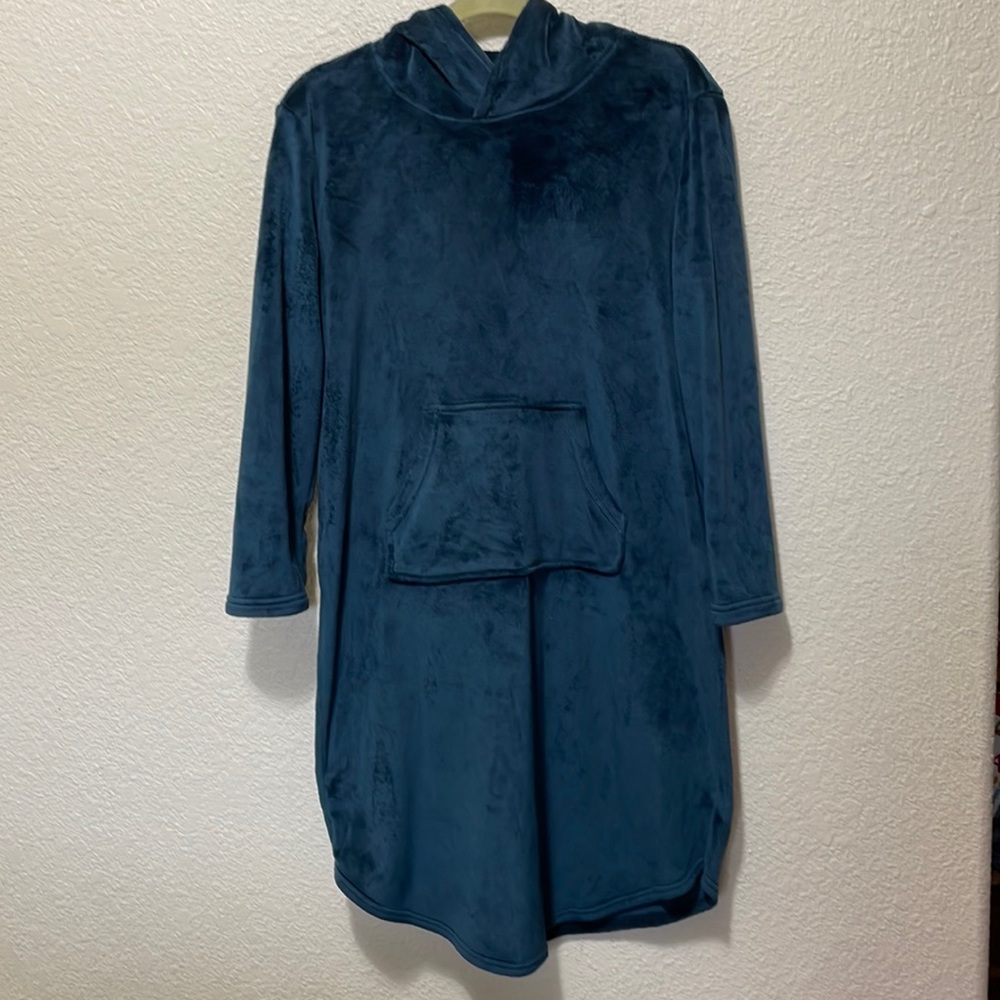 32 Degrees Sleepwear Women’s Hooded Fleece Nightgown. Excellent Condition.